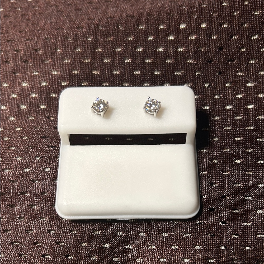 .48 ct Moissanite Stud Earrings Set in 925 Sterling Silver Screwbacks